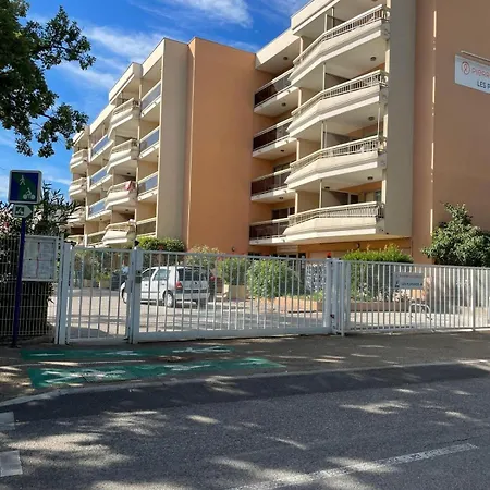 Et A Pied, Air Conditionne Et Parking Prive, Baie De St Tropez Lejlighed